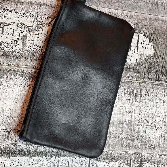 Cowhide Wristlet purple and black Aztec pattern with zipper and detachable strap - Picture 6 of 14